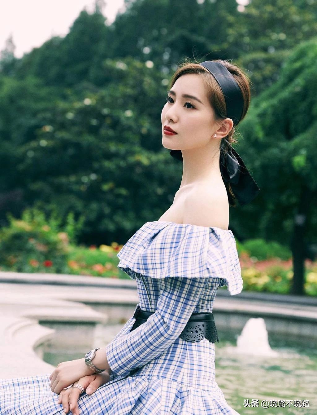 这个春天必学的气质发型,这个春天小丝巾这样搭