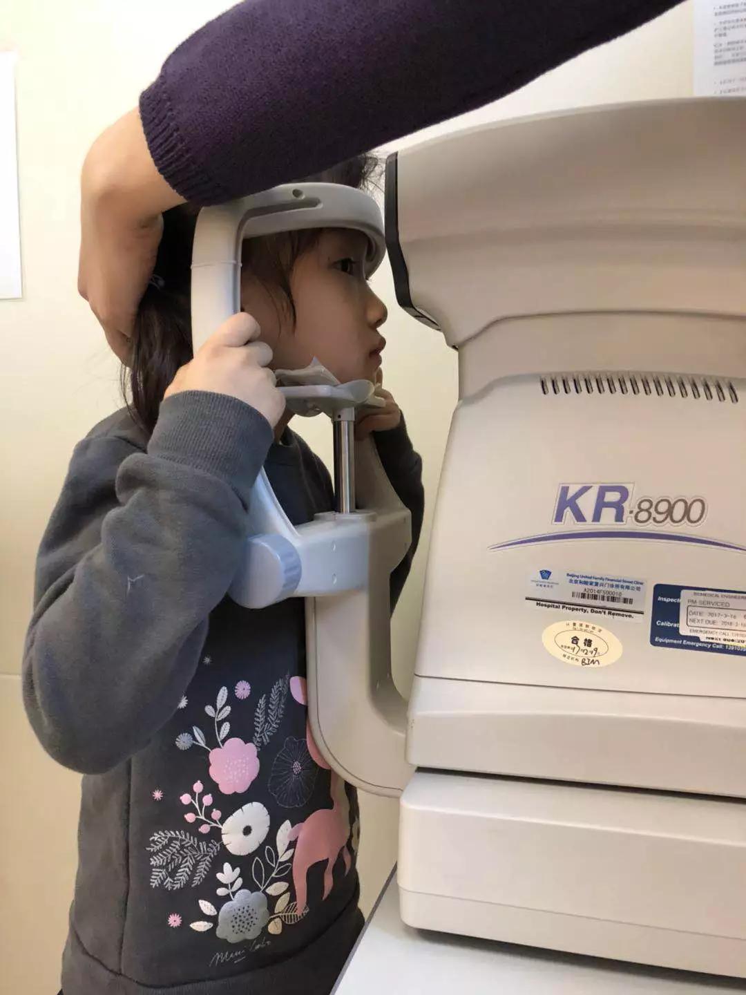 我的天！8岁暖暖竟然150度真性近视了