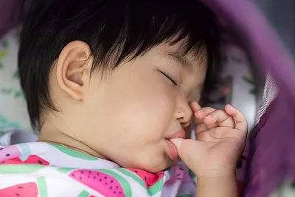 宝宝咬手指怎么纠正,宝宝咬指甲怎么纠正