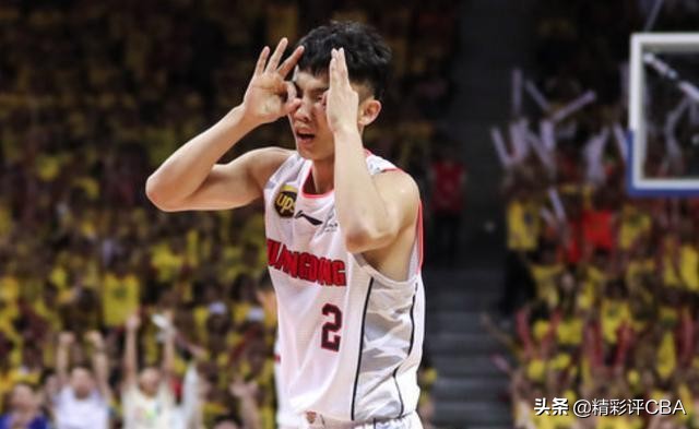 中国篮坛最忙碌球员！CBA刚夺冠赴国青报道，没时间陪家人很难受