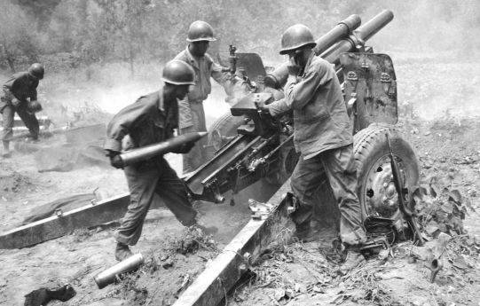 被说成怕死鬼的美军少爷兵，也曾像王成一样高喊向我开炮″