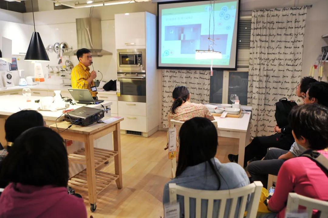 宜家一对情侣吵架,在宜家没有一对情侣能躲过吵架吗