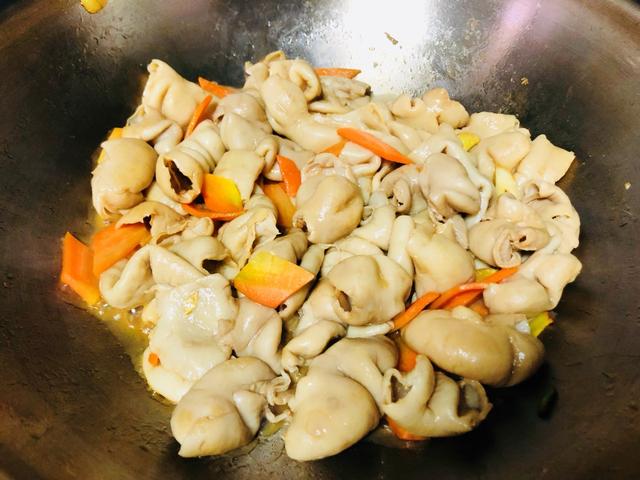 辣炒大肠有多下酒,泡辣椒炒大肠制作方法