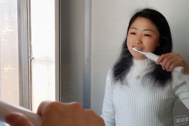 护龈深层清洁纳米抗菌软毛牙刷,清洁力好噪音小的电动牙刷