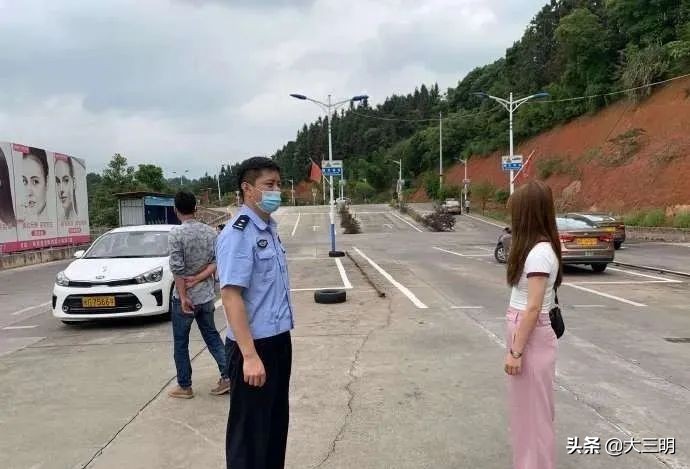 五个一进驾校开展交通安全宣传,交警开展文明交通进驾校安全宣传