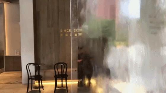 服装人要哭了！年利润4亿、估值90亿的喜茶竟然跨界服装行业？