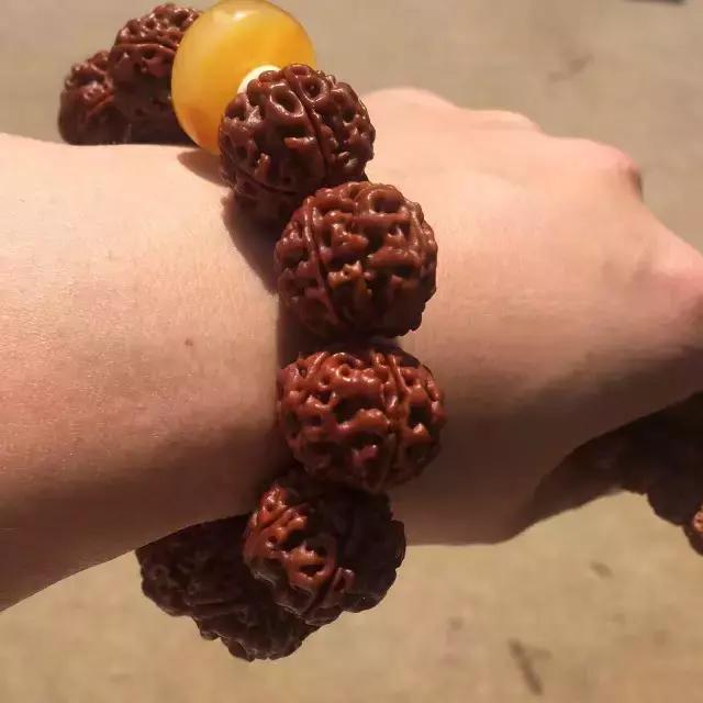 男人佩戴手串有什么好处,男人适合佩戴什么手串念珠