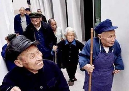 全国第一大矮人,我国唯一的矮人村