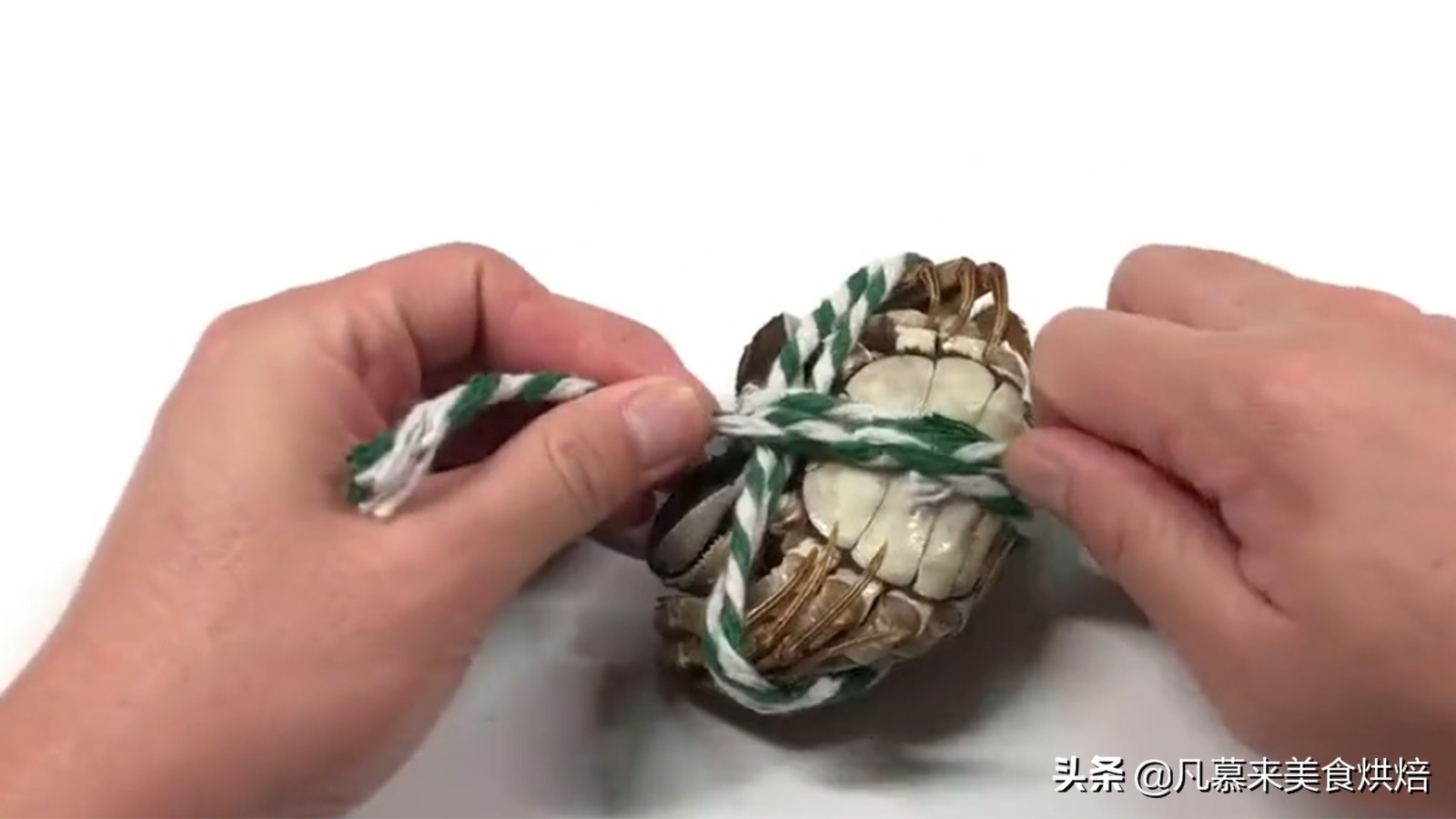正确的螃蟹绑法,绑螃蟹技巧教学