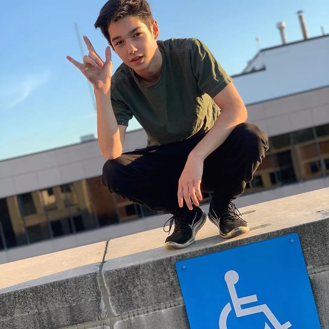 韩国混血网红emily,韩国网红韩国帅哥