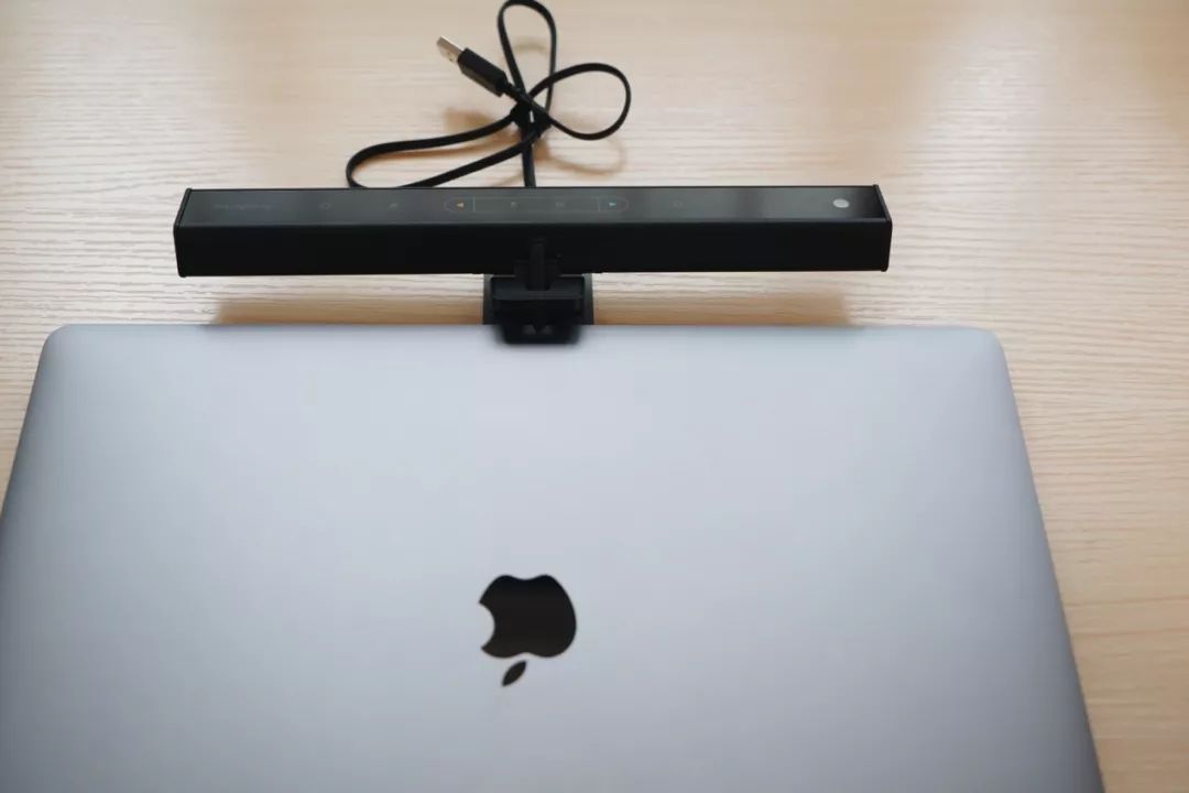 笔记本背光灯不亮维修,一个小配件多少钱