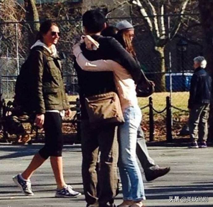 奶茶妹妹与刘强东何时开始恋爱,奶茶妹妹和刘强东亲密