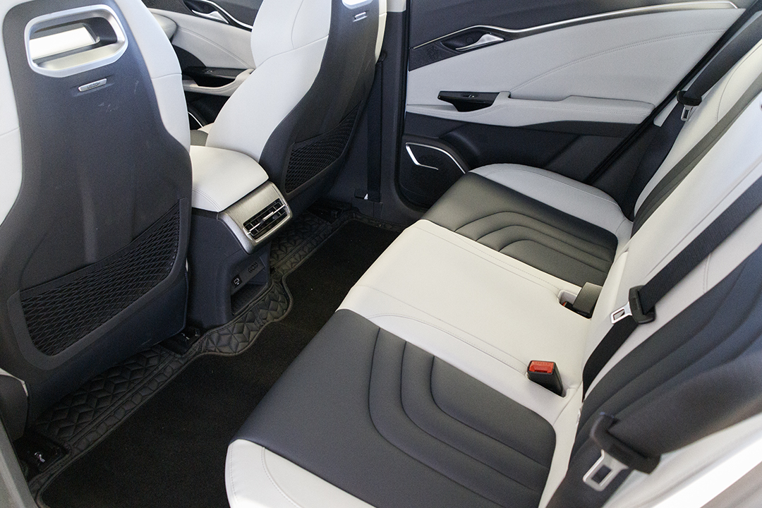 哪吒u新能源汽车推荐2021驾驭版,透明a柱的车