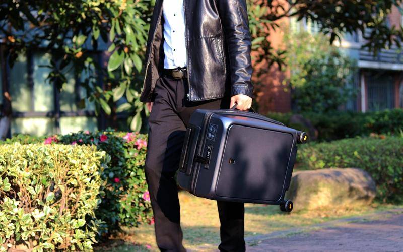 快速取物，为商务人士定制地平线8号登机箱体验