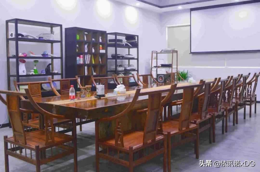 上善若水至柔至坚,上善若水从善如流的意思