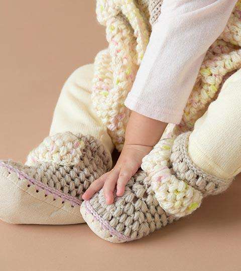 两岁宝宝腿上被虫子咬了肿很大,小孩脚后跟被蜱虫咬