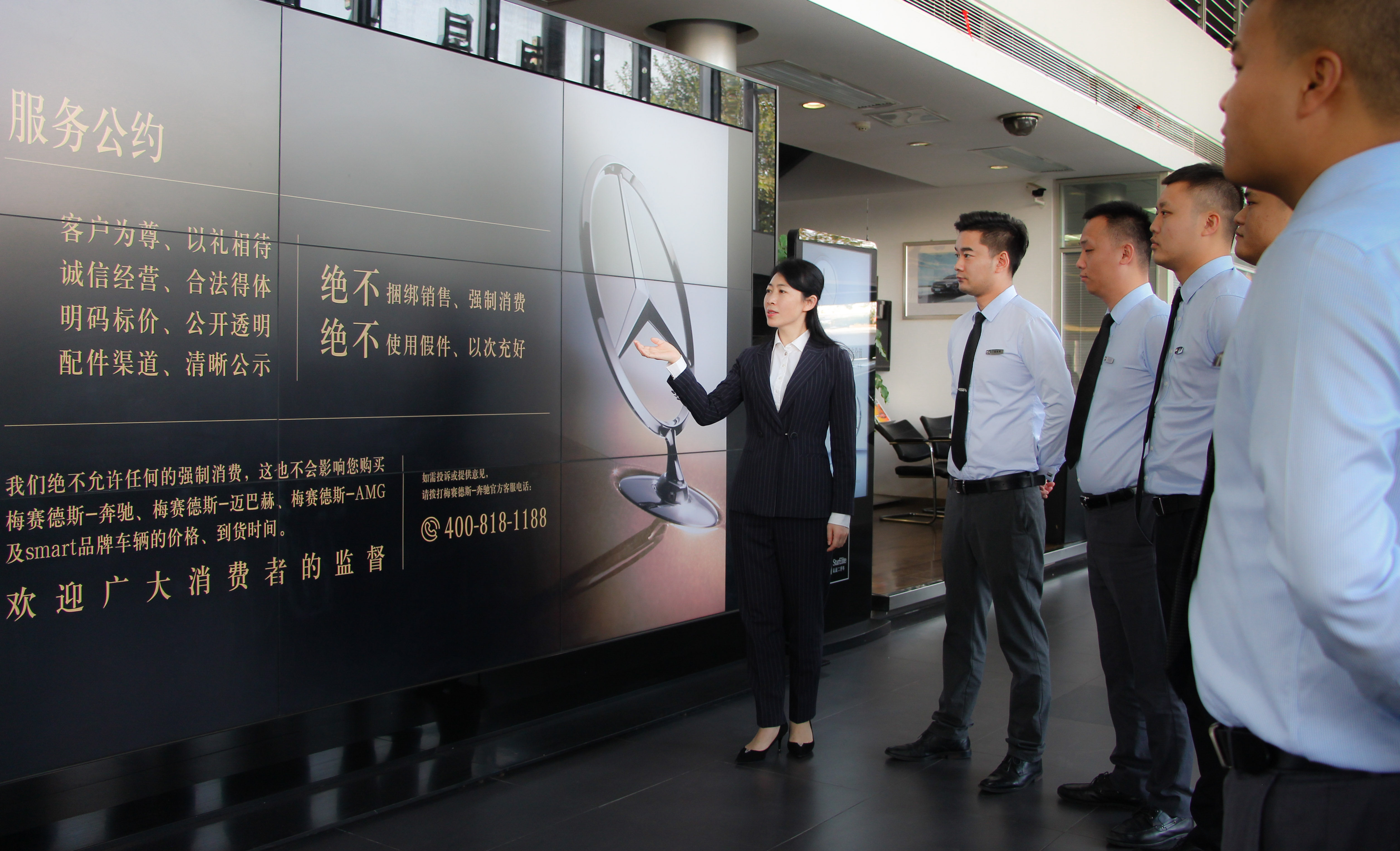 风波后奔驰如何走出困境？我们走访了4S店发现还真不一样了