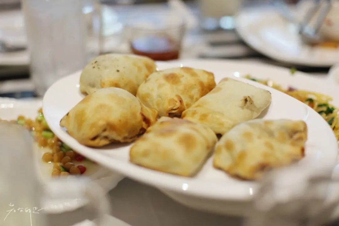 *疆新**都是荒漠戈壁?这几家高颜值餐厅,彻底颠覆你对*疆新**的概念