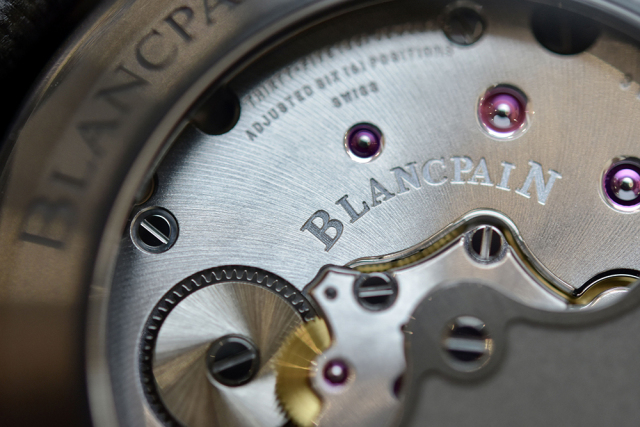 把一台超跑戴在手上,把车捧在手里