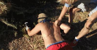 看着都痛的搞笑名场面,看着都痛的搞笑图片