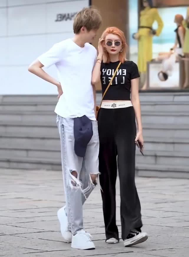 扎心爱情：女友鞋“褪色”，男友不给换新的？后果超严重