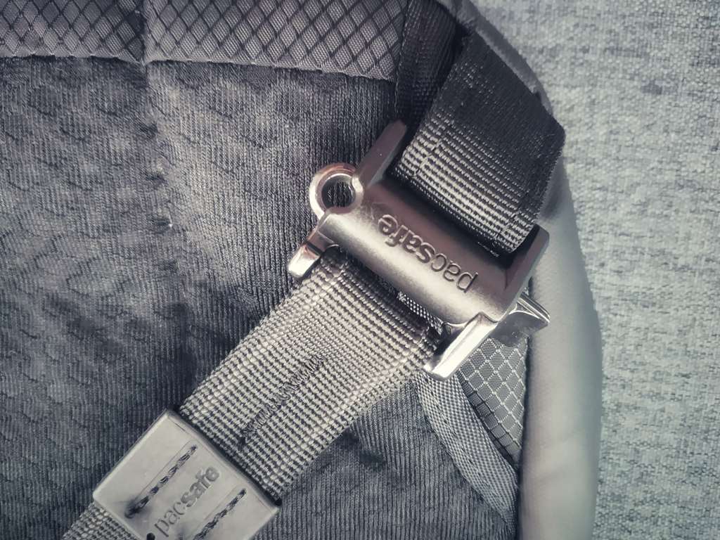 小包包里装些啥？实用好玩还不失bbb...g