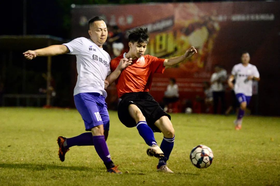 西樵村居足球赛进入金杯组第三轮的比赛！今晚精彩上演……