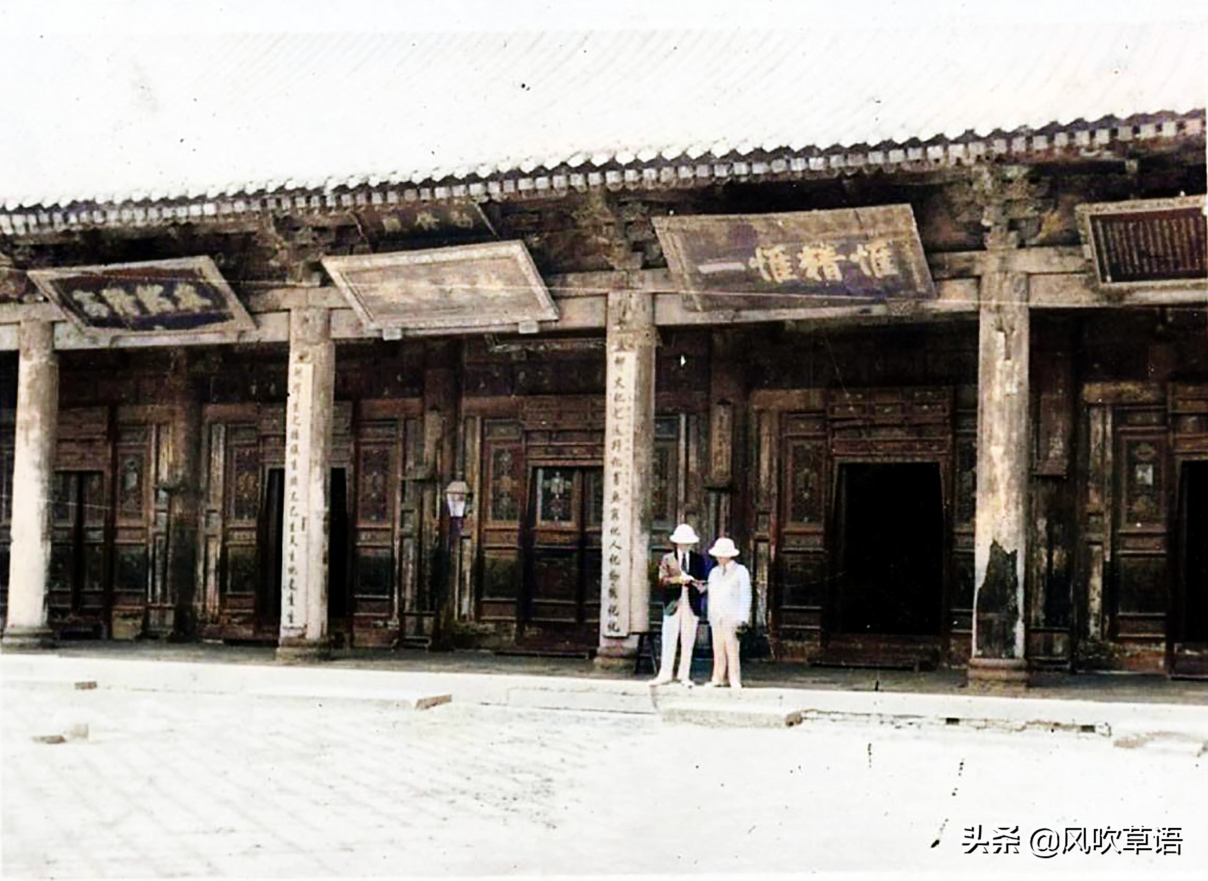 1933年的陕西西安，木头造的汽车，穿着衣服的飞机