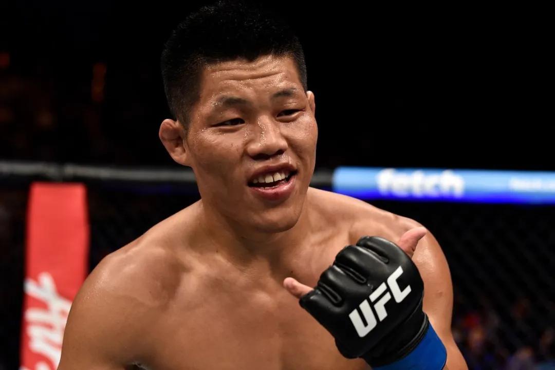 李景亮在ufc的散打动作,综合格斗ufc李景亮全场