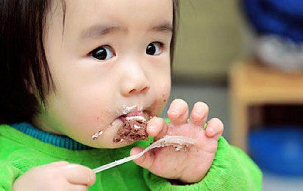 宝宝牙齿发黑被腐蚀,宝妈一个头两个大,看看以下办法能不能帮你