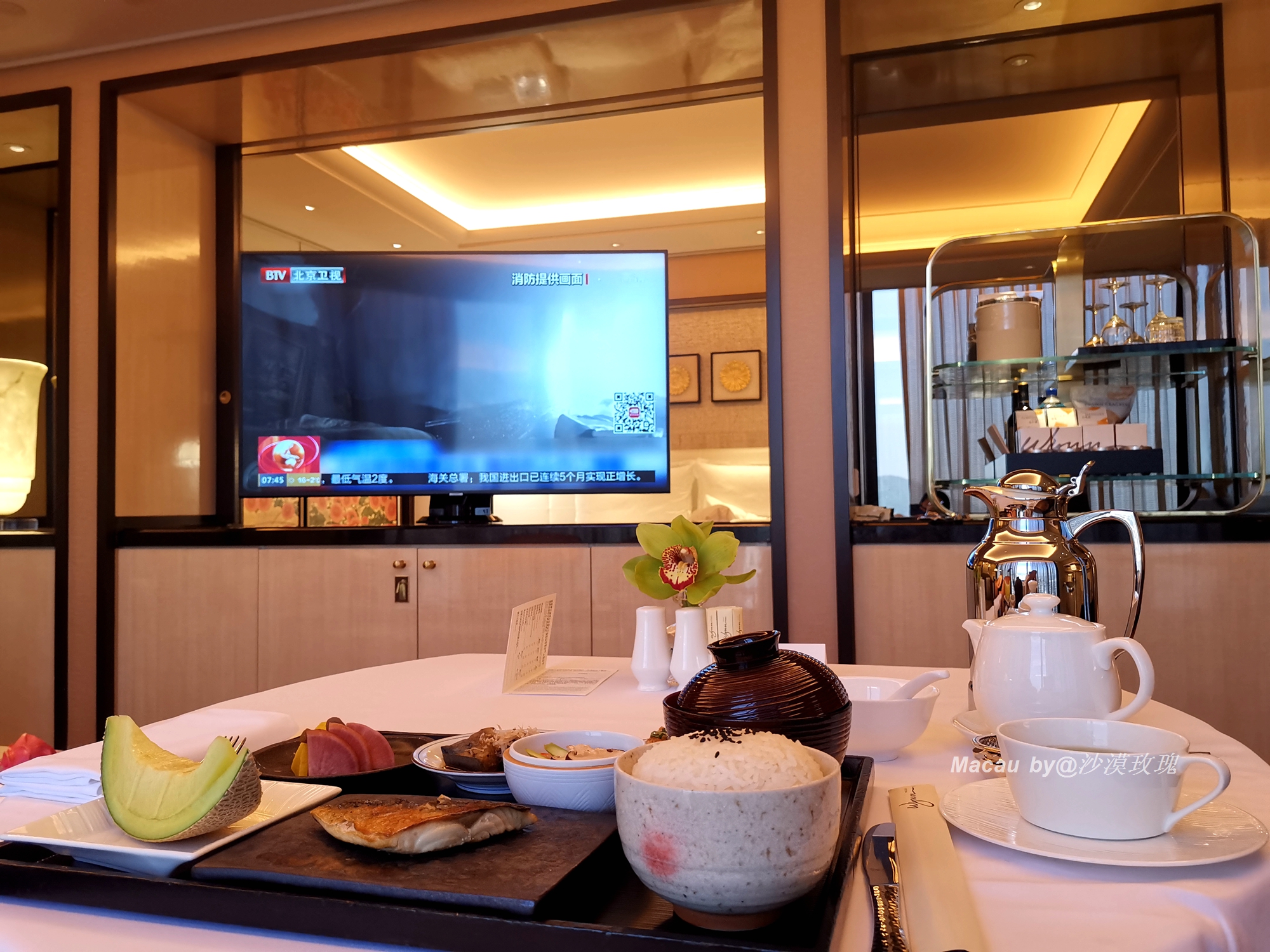 澳门葡京酒店豪华客房一晚多少钱,澳门的美高梅酒店住一晚要多少钱