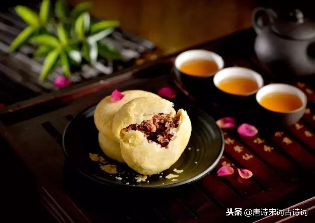 人生在世美食与诗不可辜负,人生如旅唯有美食不可辜负的诗句