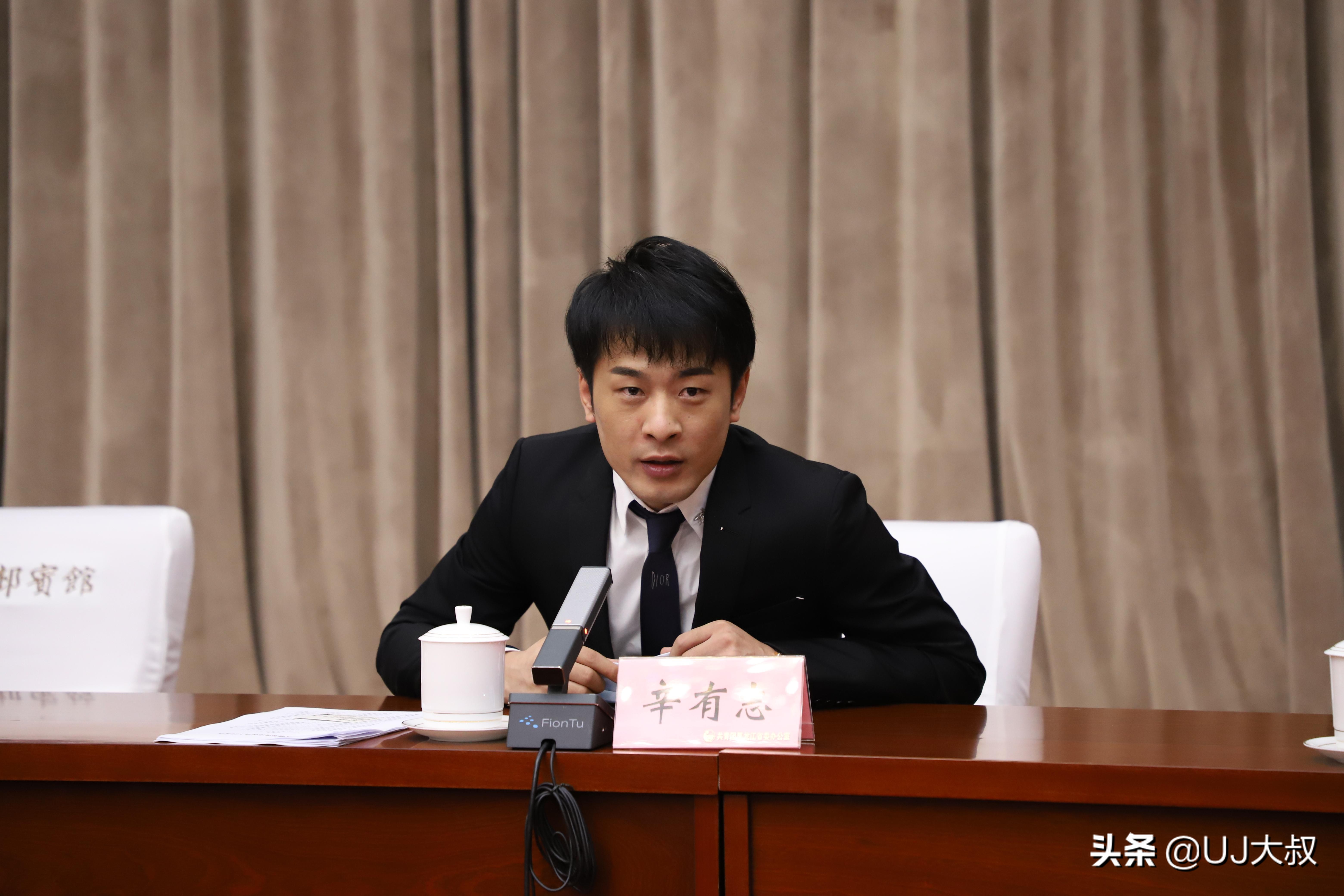 目前最优质的主播李佳琦视频,中国顶级直播卖货主播李佳琦