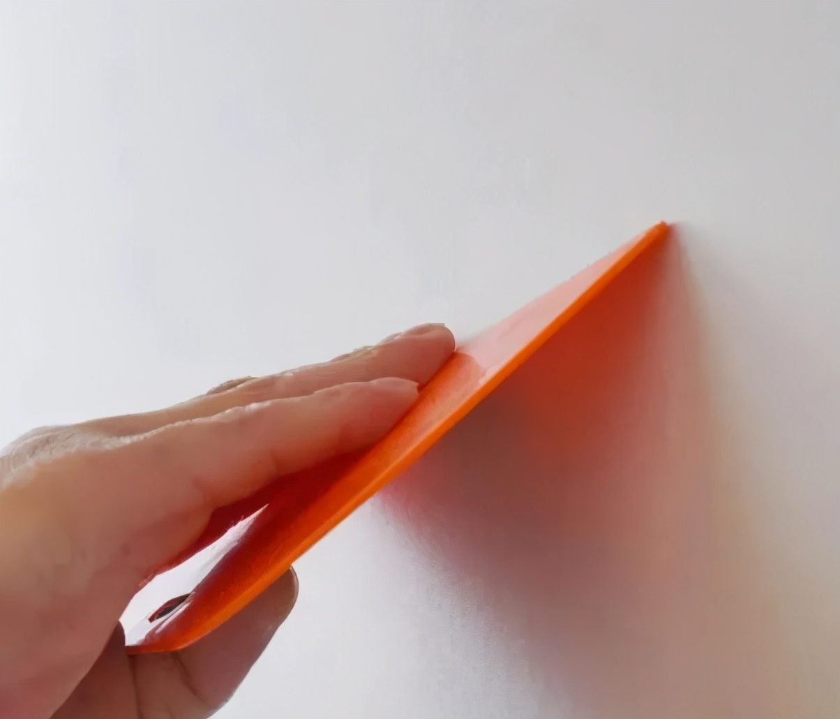 墙布到踢脚线如何处理,墙布踢脚线打过胶处起鼓怎么回事