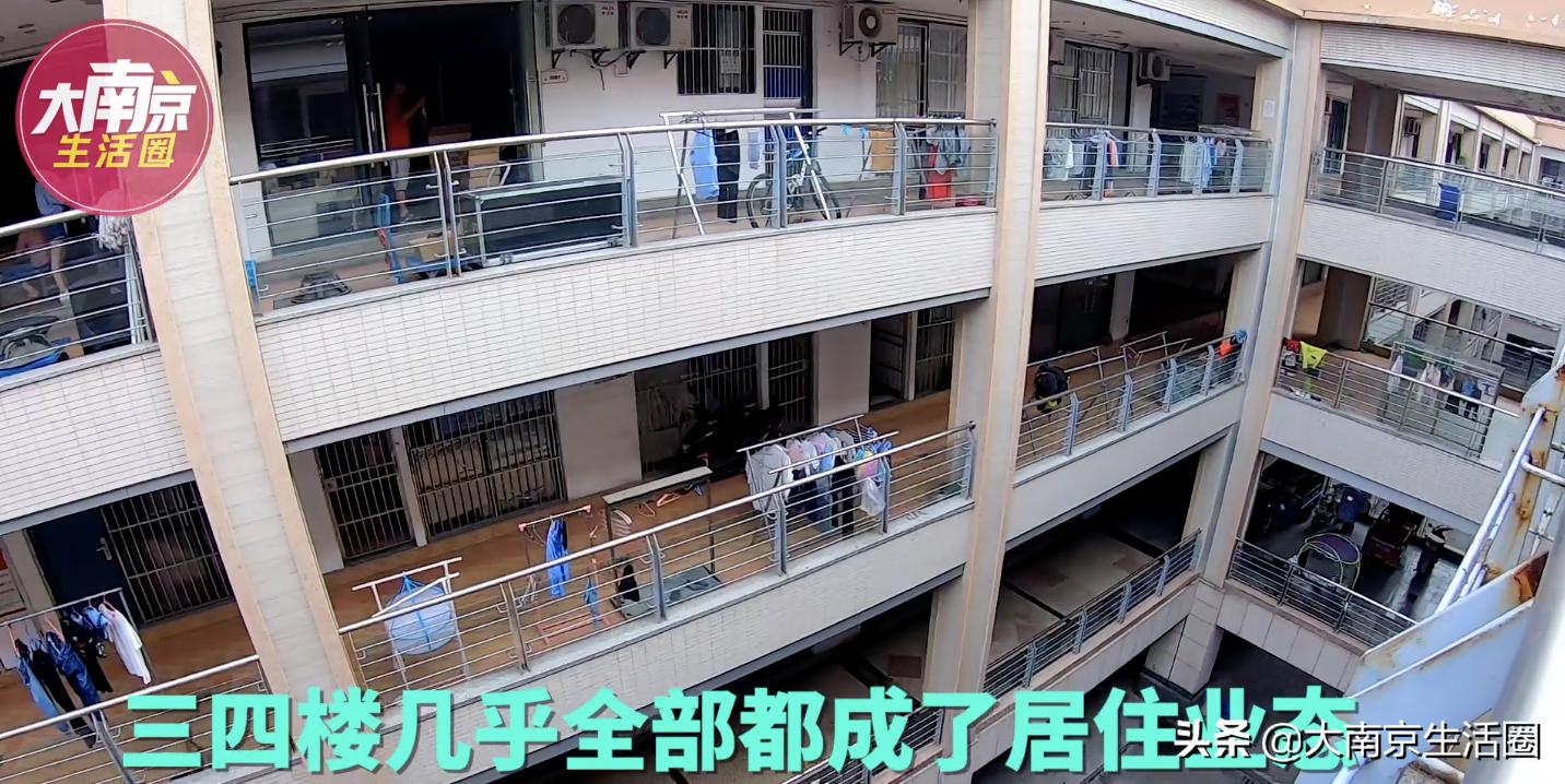 南京南站附近商场购物中心,南京南站旁边的商场