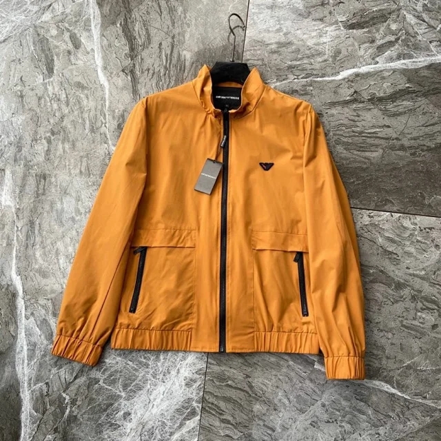 意大利公开回馈中国，阿玛尼“隔离服”专供华人，调价至470RMB