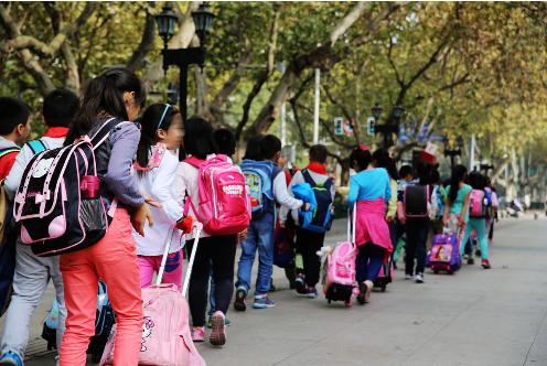 日本小学生几千块钱的书包,日本小学生书包400多块