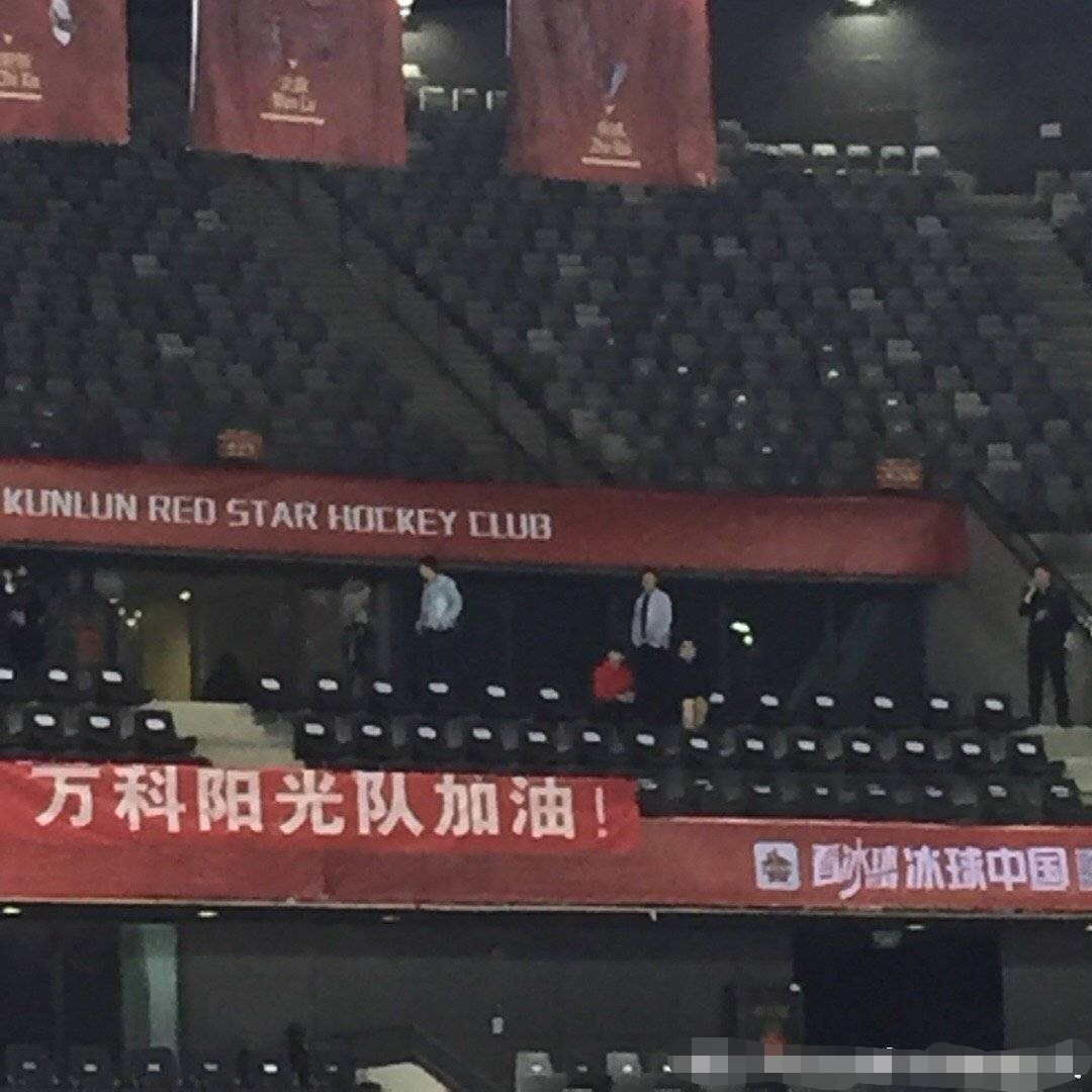 易烊千玺和香港资深演员见面,易烊千玺在香港优秀吗