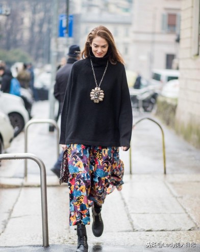 冬天戴出高级感的毛衣项链有几款,毛衣项链时尚款