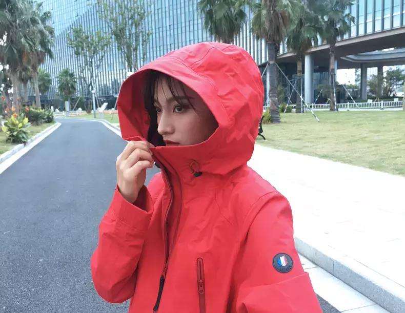 冲锋衣也要修身好看！红色才是最撩人的配色哦