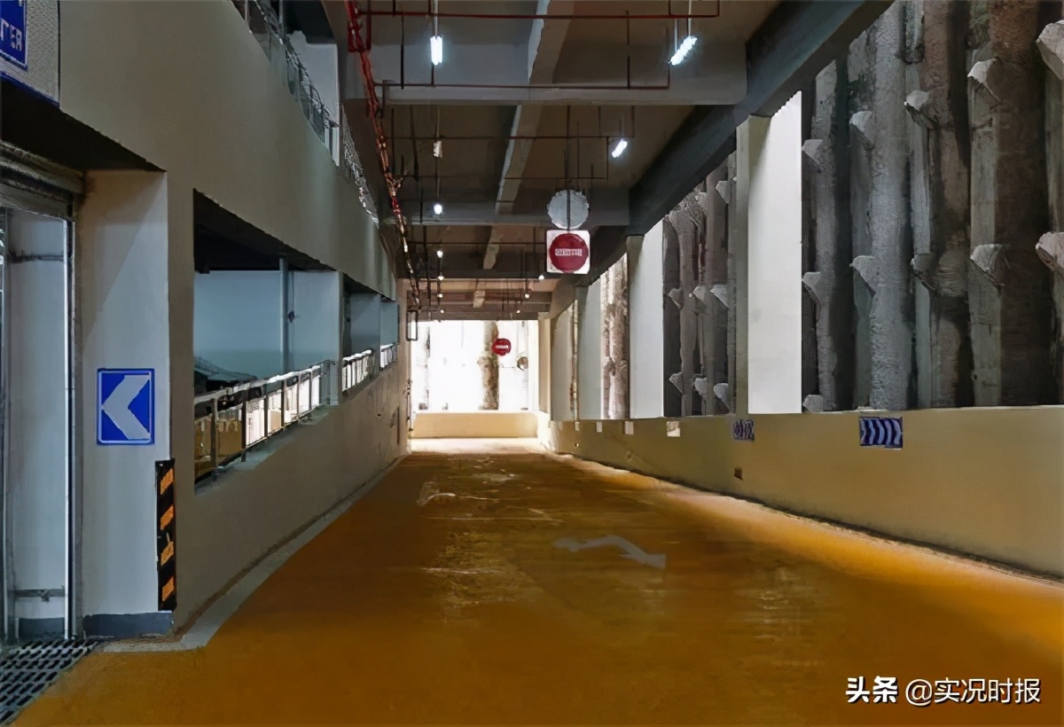 重庆楼中间的露天停车场,重庆狭窄的地下停车场