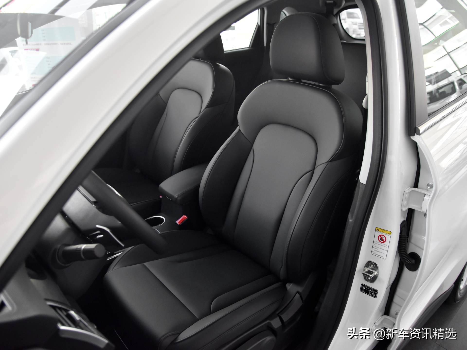 哈弗h2适合年轻人的经济型suv,低价位自动挡省心省油suv