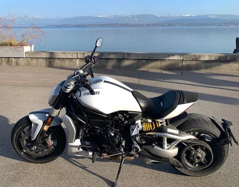 杜卡迪大魔鬼是巡航车还是街车,杜卡迪大魔鬼系列后座