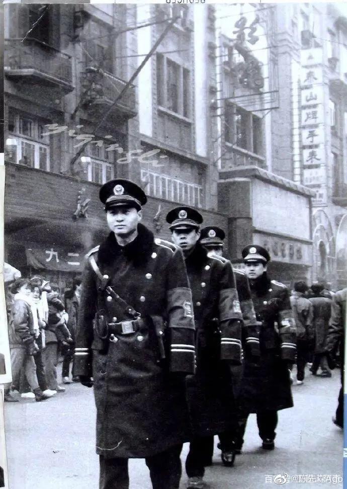 九十年代天津老照片图文,老照片1980年的天津街景