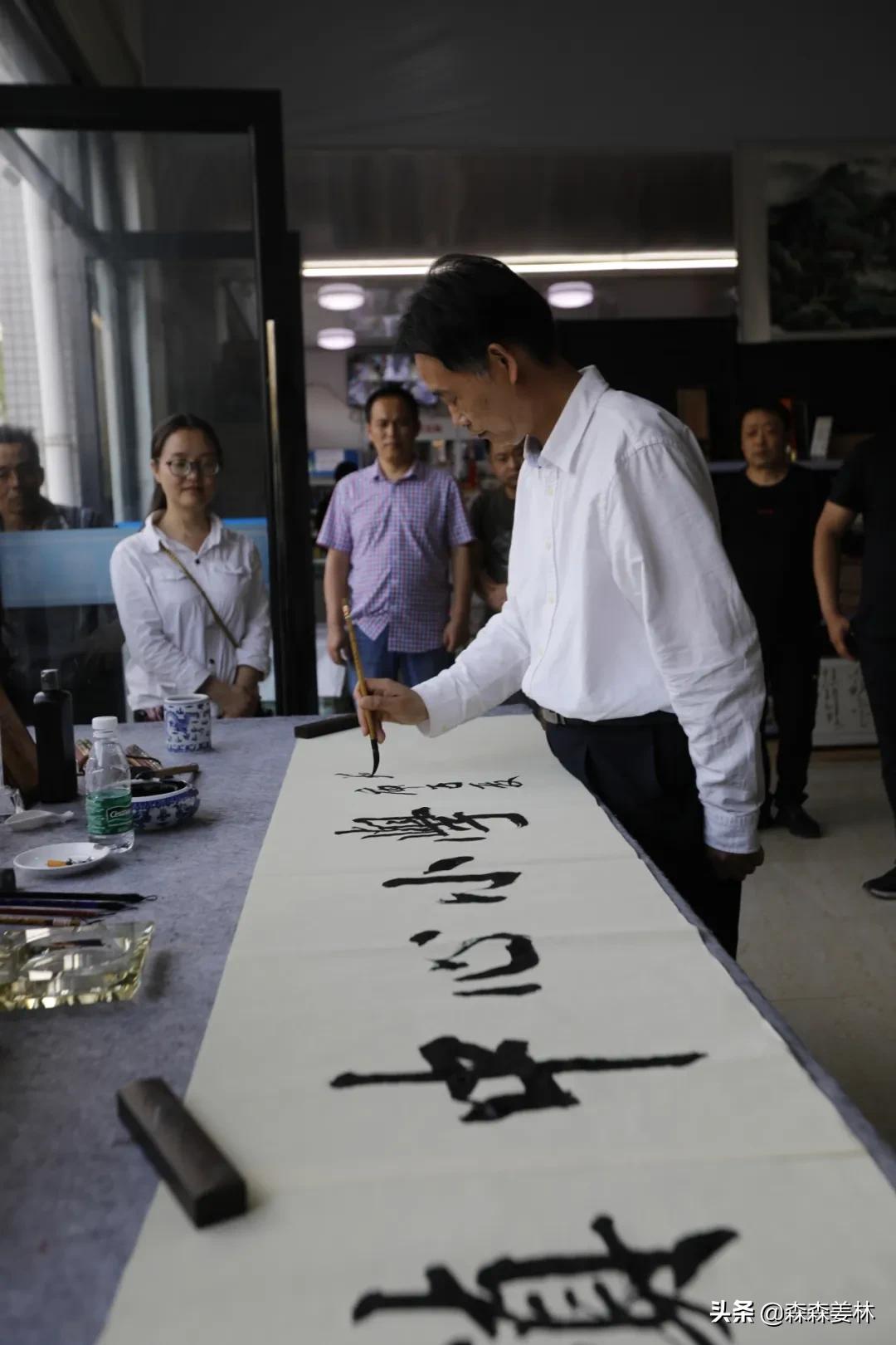 大卡车发生的重大事故,巨型大卡车事故视频