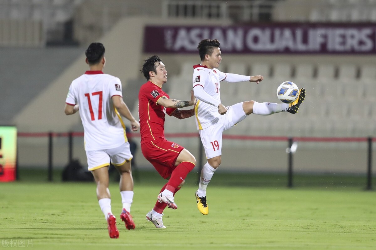 武磊双响献绝杀国足3:2击败越南,国足3比2越南武磊绝杀球