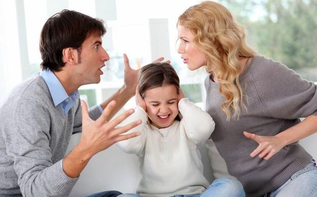 两岁以内的宝宝发脾气自虐正常吗,孩子发脾气自虐怎么办