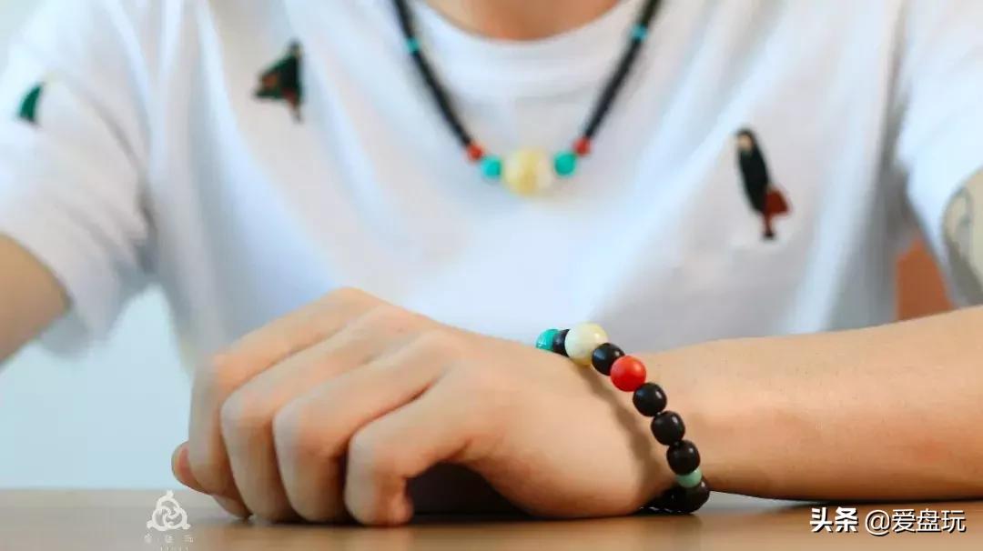 男士锁骨链搭配图片,锁骨链搭配什么衣服