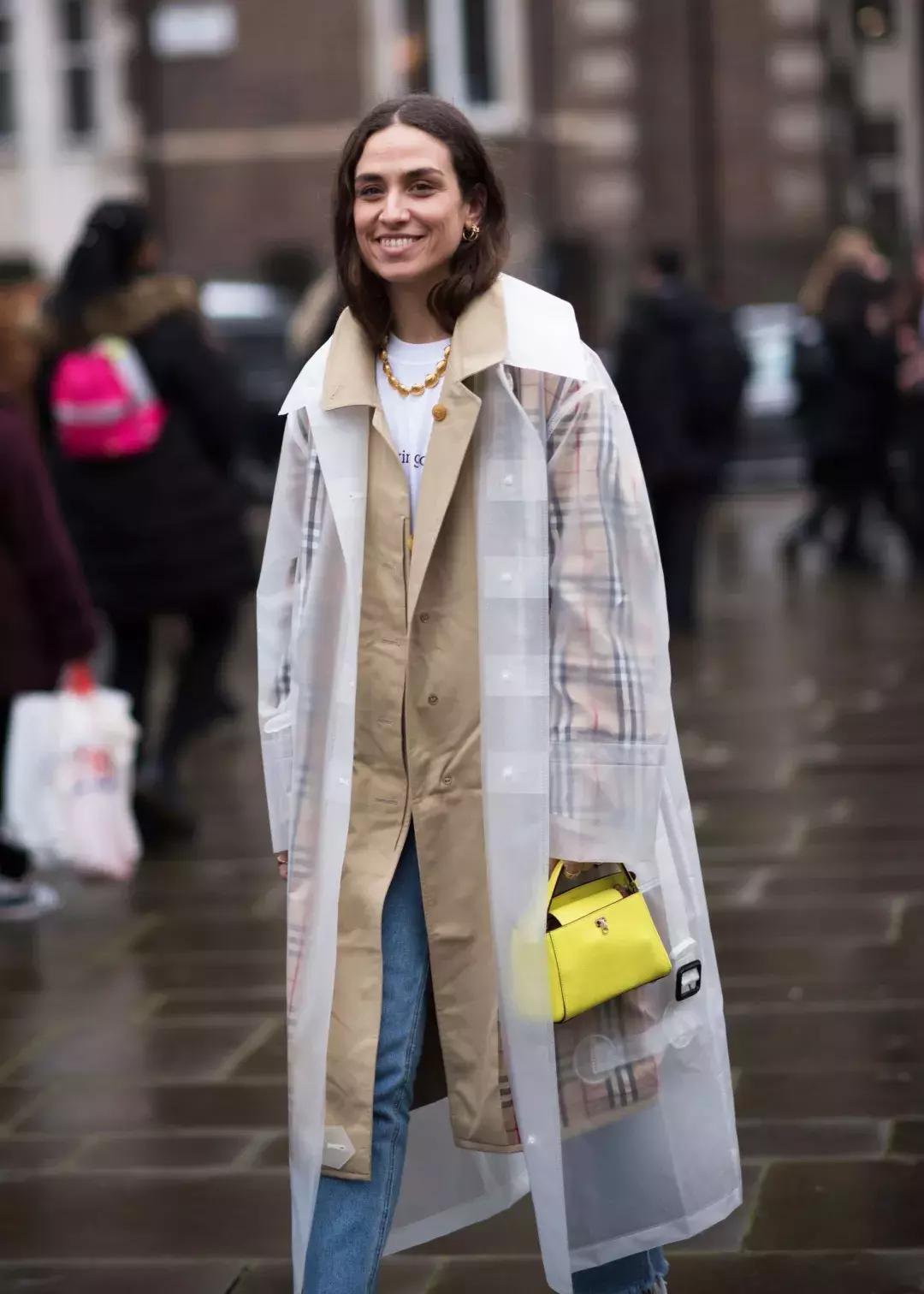 问江南“晴为何物”，你见过这些时尚品牌的雨衣、雨靴吗？
