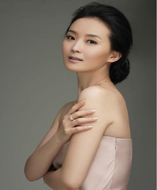 豪门梦的女人,平民女子嫁入豪门的故事